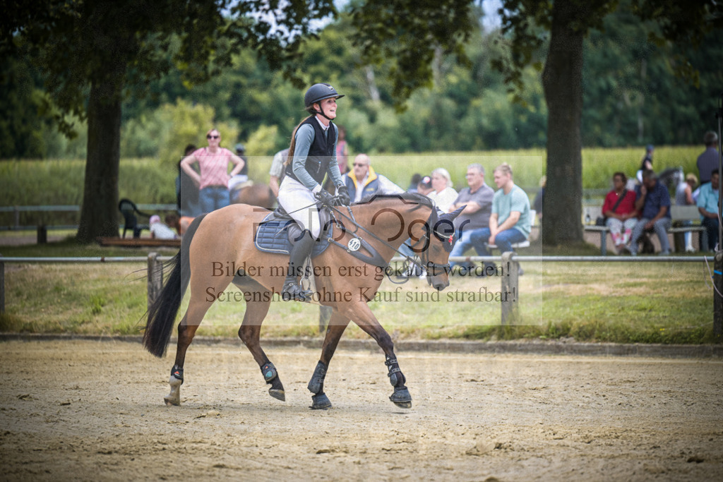 DOS_8215 | Entdecke hochwertige Reitturnierfotos von Foto Oger. Professionell, emotional und authentisch – jetzt Lieblingsmomente im Shop bestellen.Deutschlandweite Turnierfotografie. - Realisiert mit Pictrs.com