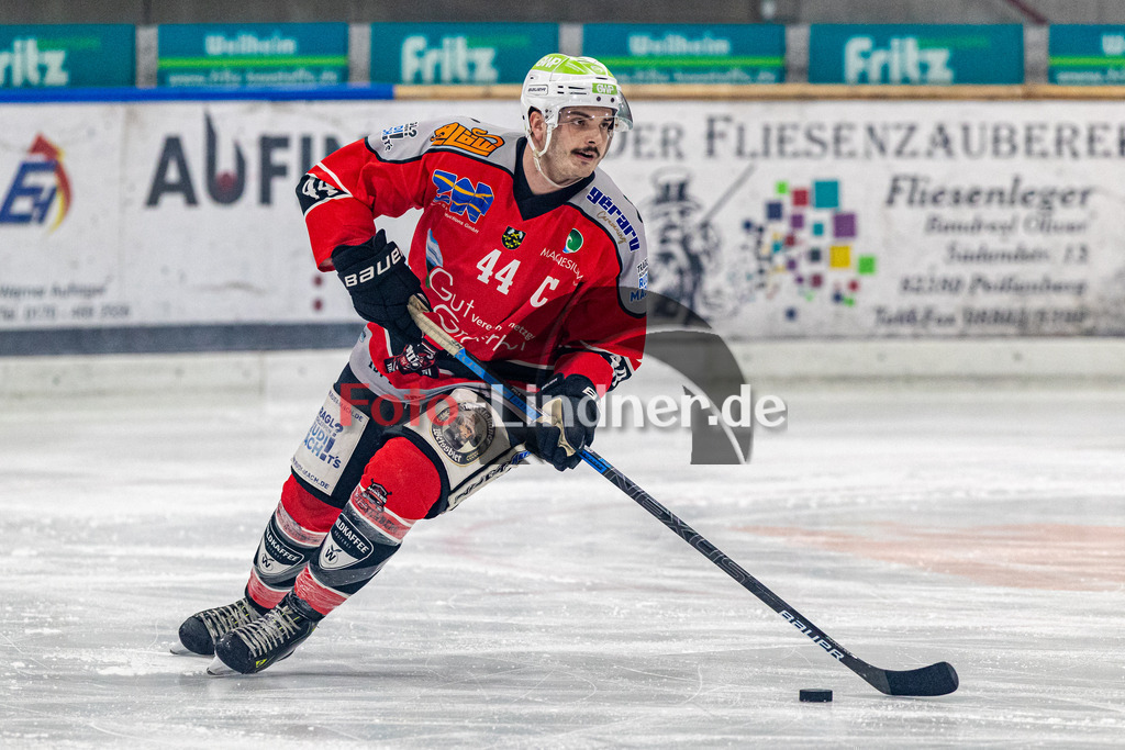 TSV Peißenberg Miners vs EA Schongau Mammuts | Eishockey Bayernliga 2023/2024, TSV Peißenberg Miners vs EA Schongau Mammuts, 20231215,
Martin LIDL (Miners 44) in Aktion,
2023-12-15 in Peißenberg (Eisstadion)
44 Martin LIDL (Miners 44)
Copyright: WolfgangxLindner foto-lindner.de