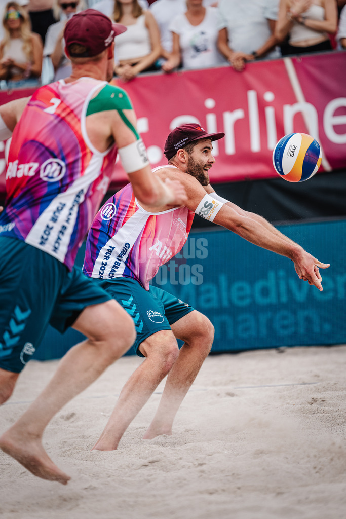 Beachvolleyball | Männer | Allianz German Beach Tour 2024 | Tourstop Kühlungsborn 2 | 17.08.2024 | Manuel Harms nimmt den Ball an