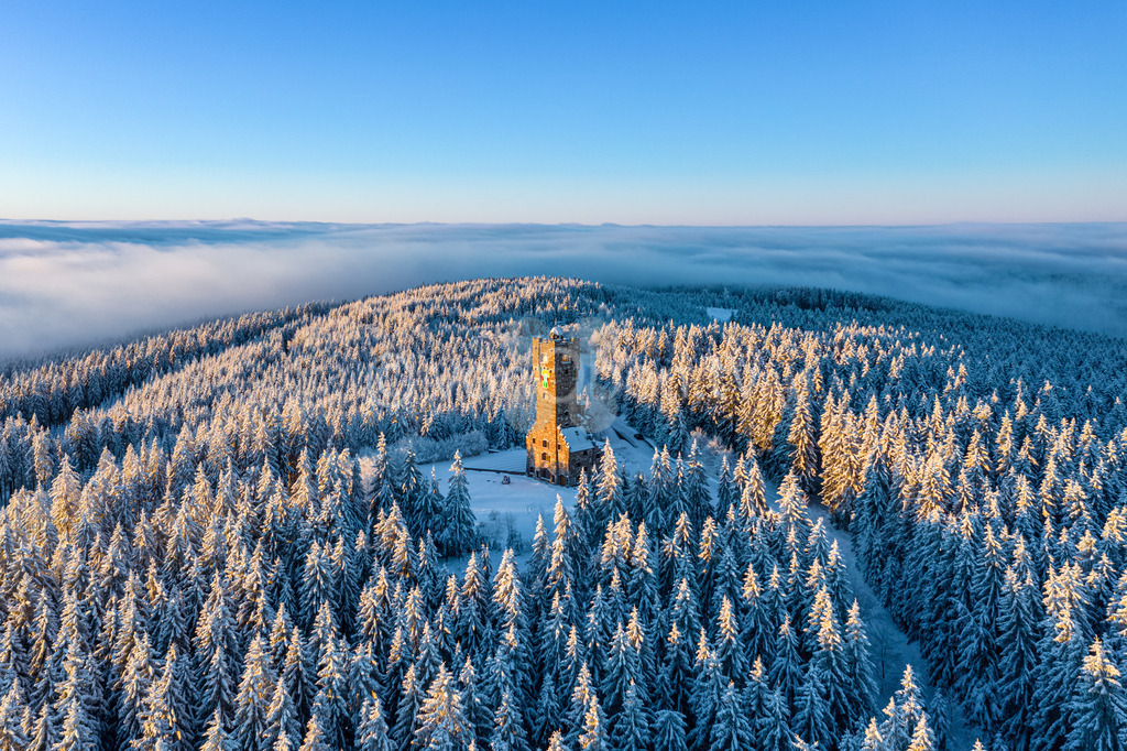 Der Altvaterturm im Winter zum Sonnenaufgang | Luftbilder, Drohnenbilder, Oberfranken, Bayern, Kronach, Lichtenfels, Kulmbach, Thüringen, Frankenwald, Thüringerwald - Realisiert mit Pictrs.com