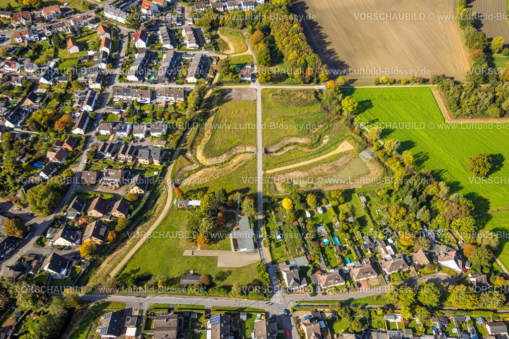 Hamm241007995 | Luftbild, Bauarbeiten Lippeverband, Renaturierung Erlenbach zwischen Mennenkamp und Geithe, Flussbett und Wohngebiet Mennenkamp, Uentrop, Hamm, Ruhrgebiet, Nordrhein-Westfalen, Deutschland