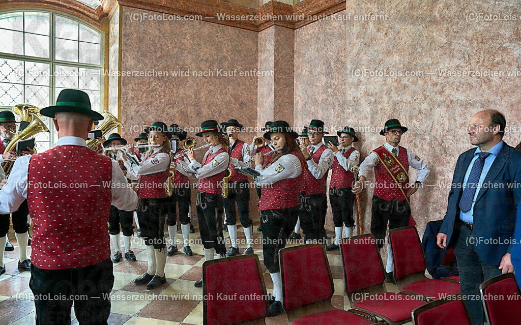 ALP0127_XXXIX_Chopin-Festival_Eroeffnung_Musikverein Gaming | (C)FotoLois.com, Alois Spandl, XXXIX. internationales CHOPIN-Festival in der Kartause Gaming, Eröffnung des Festivals mit Einmarsch der Goldhaubengruppe Lackenhof mit der Musikkapelle Gaming sowie den Ehrengästen und Eröffnungsansprachen in der Barockbibliothek, Fr 4. August 2023.