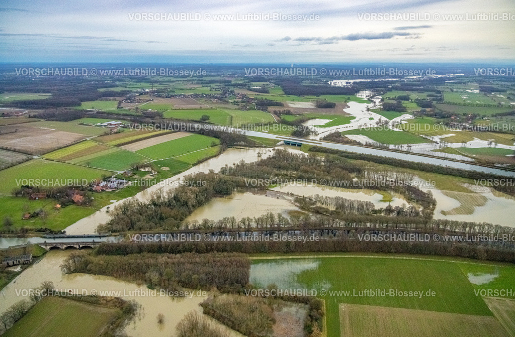Waltrop231204546Lippe | Luftbild vom Hochwasser der Lippe, Weihnachtshochwasser 2023, Fluss Lippe tritt nach starken Regenfällen über die Ufer, Überschwemmungsgebiet zwischen Kanalbrücke Lippe Neue Fahrt und Kanalbrücke Lippe Alte Fahrt, Dortmund-Ems-Kanal, NSG Lippeaue, Fluss- und Auenentwicklung der Lippe Vogelsang Renaturierung, Stadtgrenze Olfen-Datteln, Hötting, Datteln, Ruhrgebiet, Nordrhein-Westfalen, Deutschland