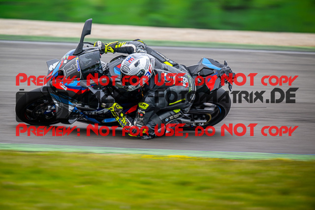 MaZZes_FotoMatrix_230410_5578-2 | WEISS