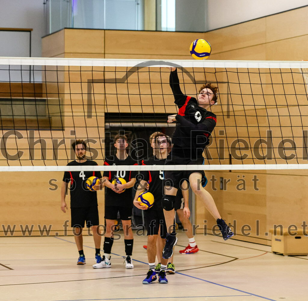 2021-11-27_028_TuS_Oberding_II_gegen_MTV_1881_Ingolstadt_III | Oberding, Deutschland, 27.11.2021:
Volleyball, Kreisliga 2021 / 2022, 5. Spieltag, TuS Oberding II gegen MTV 1881 Ingolstadt III, Endergebnis: 3:2

Hendrik Gerdes (TuS Oberding, #4), Christian Tiru (TuS Oberding, #10), Corbinian Prell (TuS Oberding, #5), Hayden Lorenz (TuS Oberding, #9)

Foto: Christian Riedel / fotografie-riedel.net