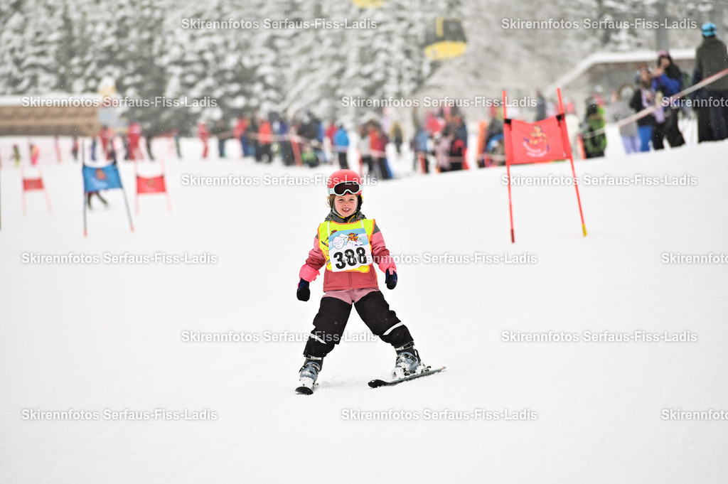 SRF_20.02.2026_0134 | Skirennfotos,Serfaus,Fiss,Ladis,Kinderskirennen,Winter,Tirol,Oberland,skirace,SFL,feelfree,weil wir's genießen,ski,Ski,skifahren,Sonnenplateau, - Realisiert mit Pictrs.com