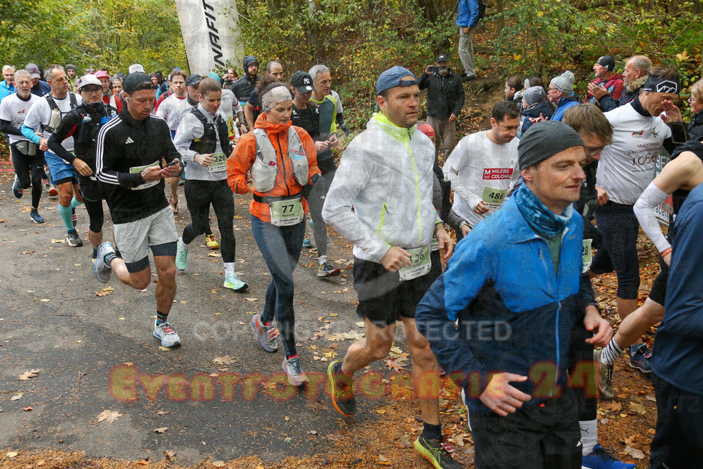 251026_1002_EX1_9664 | Sportfotografie im Rhein-Sieg Kreis, Köln, Bonn, NRW, Rheinland Pfalz, Hessen, etc. Unser Tätigkeitsfeld umfasst den Laufsport vom Volkslauf über den Marathon, Duathlon, Triathon bis zum Ultralauf wie Kölnpfad Ultra oder Schindertrail.