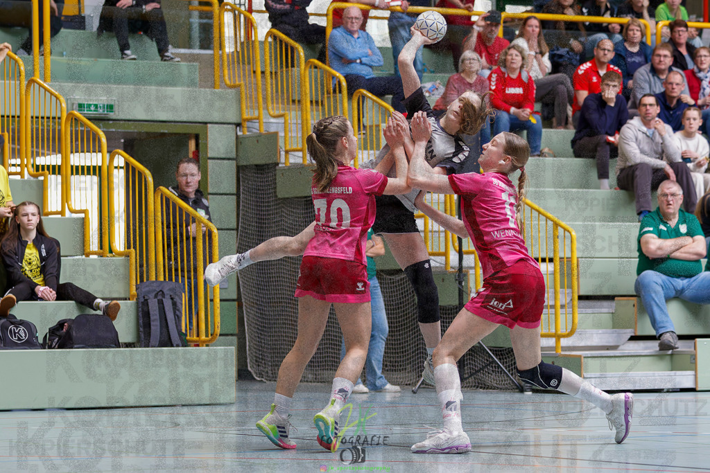 Hessenmeisterschaft wJC - Spiel um Platz 3; TuS Kriftel - SG Schenklengsfeld | Hessenmeisterschaft wJC - Spiel um Platz 3; TuS Kriftel - SG Schenklengsfeld am 22.03.2025 in Biedenkopf (Sporthalle Lahntalschule)Photo © 2025 - Jörg Heinrich - Realisiert mit Pictrs.com