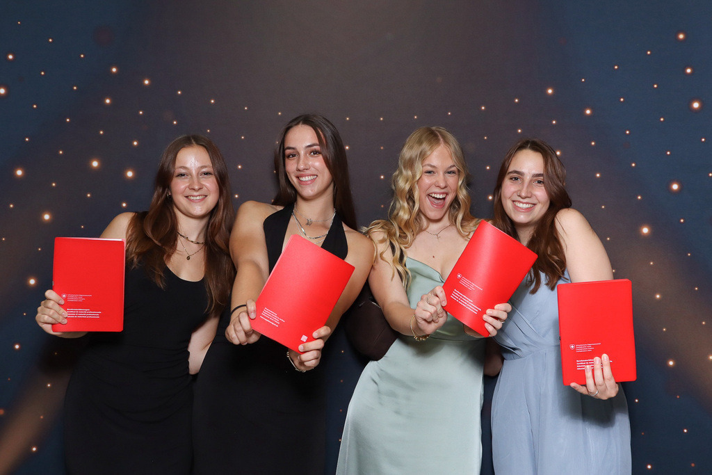 ZD260628112736-113 | Fotoshop von zweidimensional Fotografie. Ihr Fotograf im Aargau. Abzüge von Ihrem Fotobox Event bestellen.Abzüge von Ihrem Hochzeit bestellen.Abzüge von Ihrem Schulfotograf bestellen.