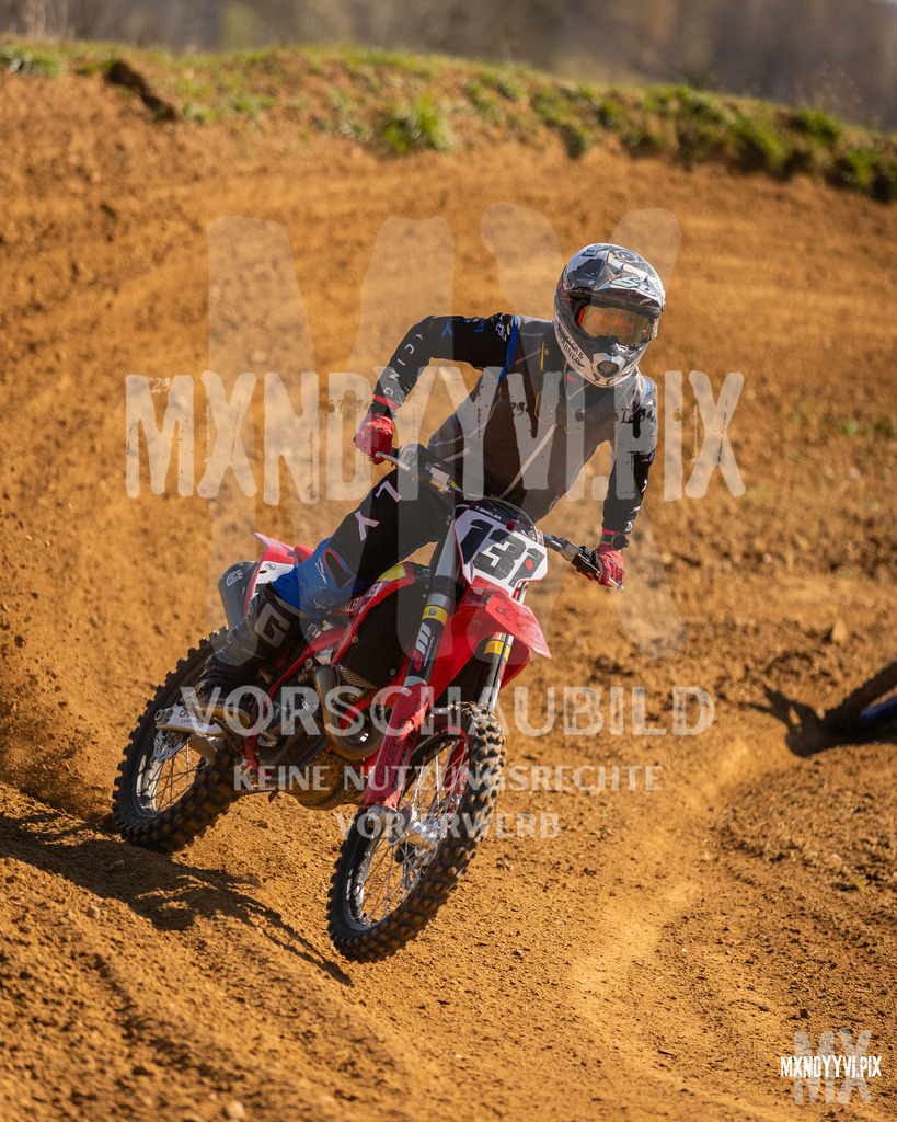 866A3242 | mxndyyvipix