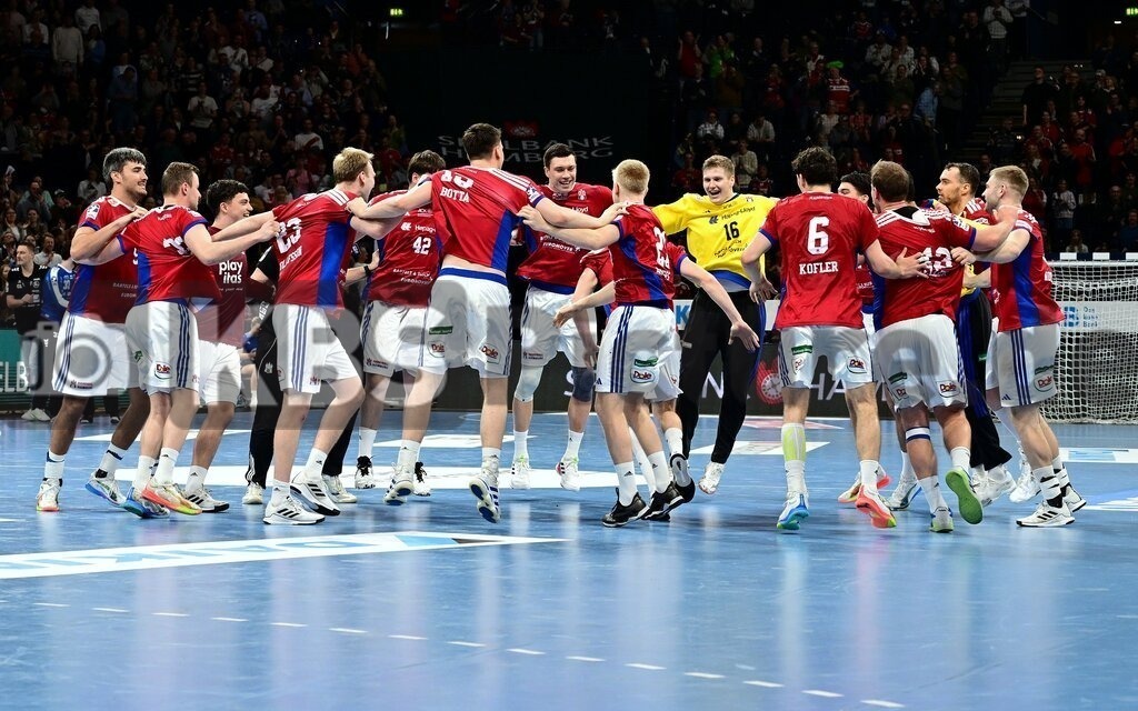 KBS Picture_HSVH-Melsungen_034 | HSVH Jubelt nach dem Schlusspfiff ,Sportarena :  Barclays Arena Hamburg, - Realisiert mit Pictrs.com