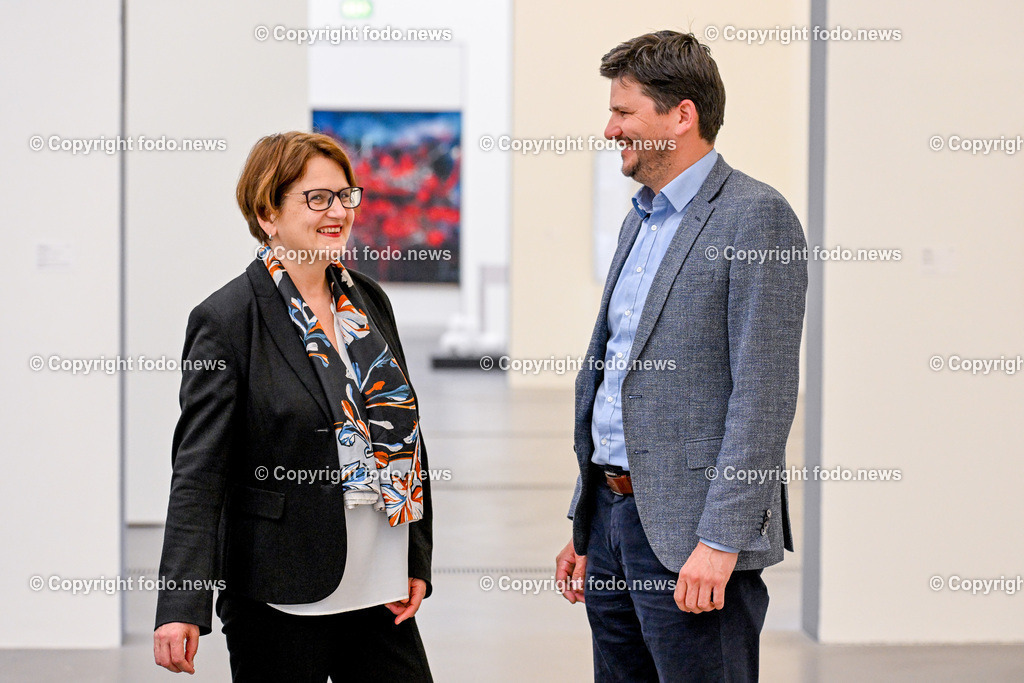 Lentos Kunstmuseum_ Hemma Schmutz und Gernot Barounig_ 04.05.2023-10 | 04.05.2023, Linz, AUT, Lentos Kunstmuseum, im Bild Hemma Schmutz (Kuenstlerische Direktorin Lentos Kunstmuseum), Gernot Barounig (Kaufmaennischer Direktor Lentos Kunstmuseum)
