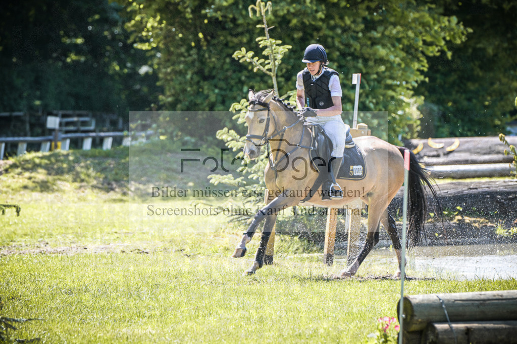 DOS_3849 | Entdecke hochwertige Reitturnierfotos von Foto Oger. Professionell, emotional und authentisch – jetzt Lieblingsmomente im Shop bestellen.Deutschlandweite Turnierfotografie. - Realisiert mit Pictrs.com