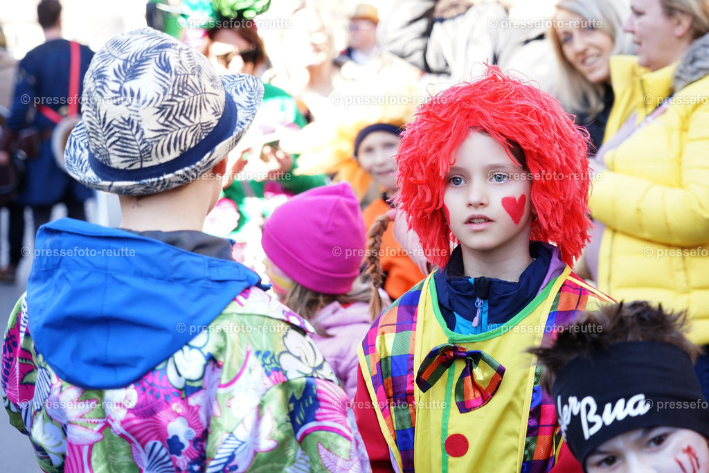 08-news-2023-Feb16-Unsinniger_Fasching_Reutte-sony-DSC02457 | Info aus dem Bezirk Reutte/Ausserfern Tirol sowie eine umfangreiche Bilddatenbank über die gesamte Region: Lechtal, Talkessel Reutte, Tannheimertal, Zwischentoren. Lech, Plansee, Zugspitze, Grenztunnel, B179, Fernpassstraße, Verkehr, Lawinen, Tradition, - Realisiert mit Pictrs.com