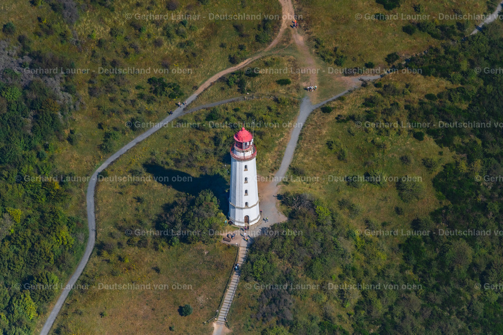 4061536 | Leuchtturm Dornbusch, INSEL HIDDENSEE 08.09.2021 Leuchtturm als historisches Seefahrtszeichen im Dornbuschwald der Insel Hiddensee im Bundesland Mecklenburg-Vorpommern, Deutschland. // Lighthouse as a historic seafaring character Im Dornbuschwald on island Insel Hiddensee in the state Mecklenburg - Western Pomerania, Germany. Foto: Gerhard Launer