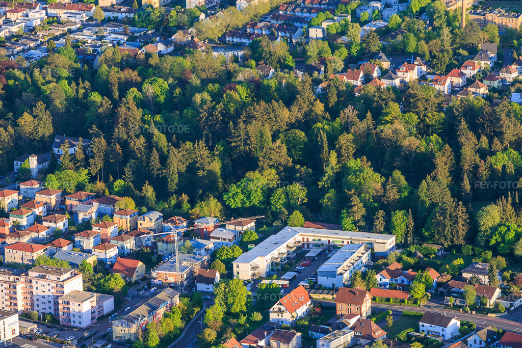 Luftbild: Annweilerstraße am Hauptfriedhof in Landau in der Pfalz im Bundesland Rheinland-Pfalz in Deutschland.Foto: IMG_155089.jpg vom 24.04.2026 durch Werner Riehm/FLY-FOTO.deAuflösung des Originals: 5745 x 3830 pxStadt Landau