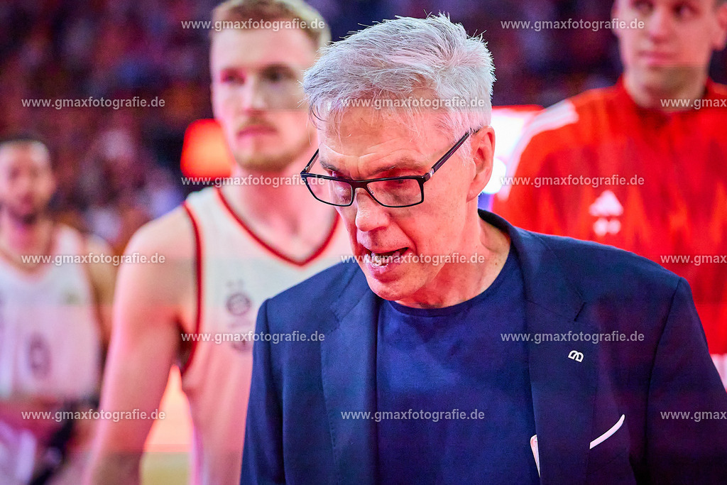 GER, ratiopharm ulm gegen FC Bayern, Basketball, 2. PlayOff, Finale, EasyCredit Bundesliga, Spielzeit 2024/2025, 18.06.2025 | Gordon Herbert  (FC Bayern, Head Coach) verlaesst enttaeuscht das Feld nach SpielendeGER, ratiopharm ulm gegen FC Bayern, Basketball, 2. PlayOff, Finale, EasyCredit Bundesliga, Spielzeit 2024/2025, 18.06.2025Foto: Eibner-Pressefoto/Gerald Oelze-de Stoppany