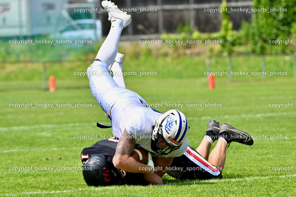 Carinthian Lions vs. Cineplexx Blue Devils | #18 Knees Felix Carinthian Lion, Carinthian Lions vs. Cineplexx Blue Devils, Carinthian Lions vs. Cineplexx Blue Devils am 09.06.2025 in Klagenfurt (ASV Sportplatz), Austria, (Photo by Bernd Stefan)
