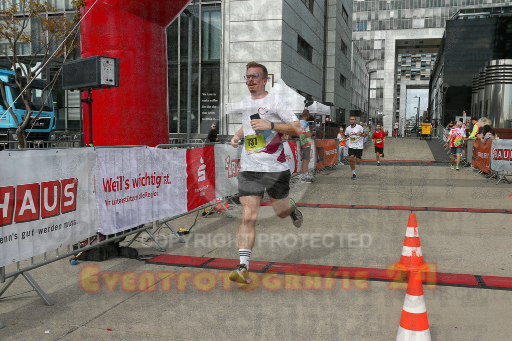 250920_1322_EX1_4187 | Sportfotografie im Rhein-Sieg Kreis, Köln, Bonn, NRW, Rheinland Pfalz, Hessen, etc. Unser Tätigkeitsfeld umfasst den Laufsport vom Volkslauf über den Marathon, Duathlon, Triathon bis zum Ultralauf wie Kölnpfad Ultra oder Schindertrail.