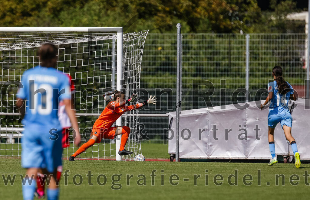 2023-09-09_039_FC_Bayern_Muenchen_gegen_SC_Freiburg | Aschheim, Deutschland, 09.09.2023:
Fußball, B-Juniorinnen-Bundesliga Süd 2023 / 2024, 1. Spieltag, FC Bayern München gegen SC Freiburg, Endergebnis: 4:0

Foto: Christian Riedel / fotografie-riedel.net