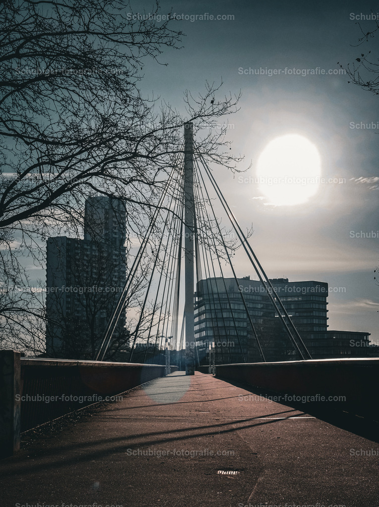 Fussgängerbrücke | Fussbängerbrücke in Mannheim - Realisiert mit Pictrs.com