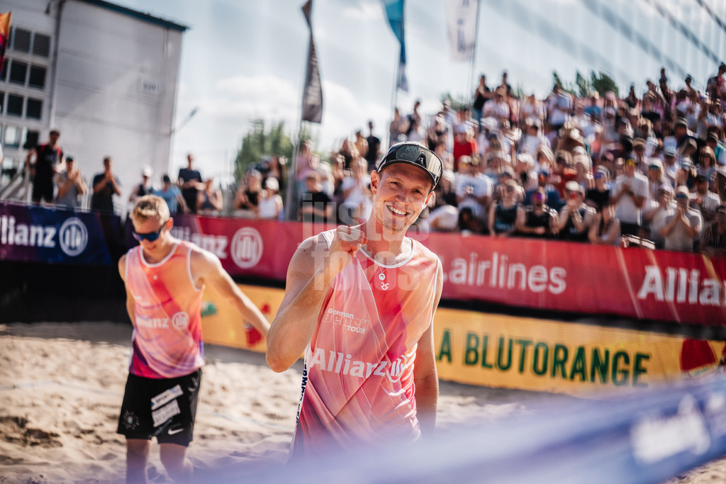 Beachvolleyball | Männer | Allianz German Beach Tour 2025 | Tourstop Berlin | 16.08.2025 | Robin Sowa freut sich nach dem Sieg