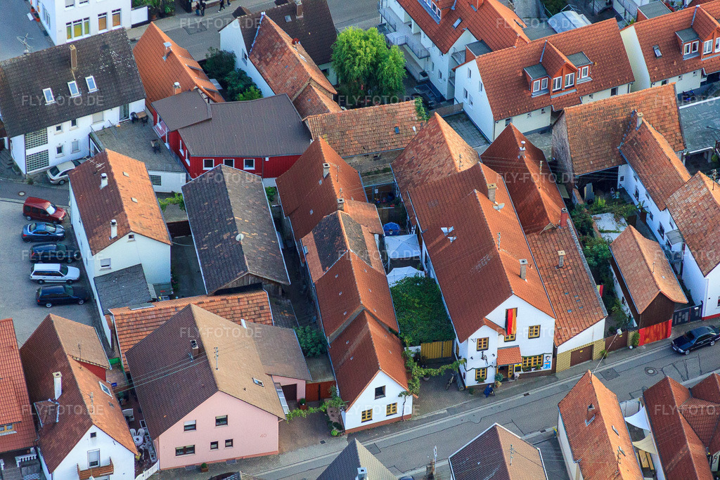 Luftbild: Juststraße, Gaststätte Zum Schloddrer in Kandel im Bundesland Rheinland-Pfalz in Deutschland. Foto: IMG_32872.jpg vom 03.09.2010 durch Werner Riehm/FLY-FOTO.de