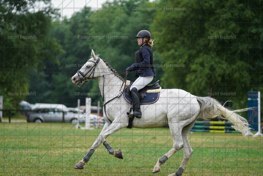 20230701-FAH00353 | Reitturnier Grafing, 2023, Grafing-Aiterndorf, Spribgturnier, Dressurturnier, Bilder, Qualifikation Nürnberger Burgpokal, Fotoagentur Herrmann, Turnierfotografen Bayern, Turnierbilder Bayern, Reitrsportfoto
