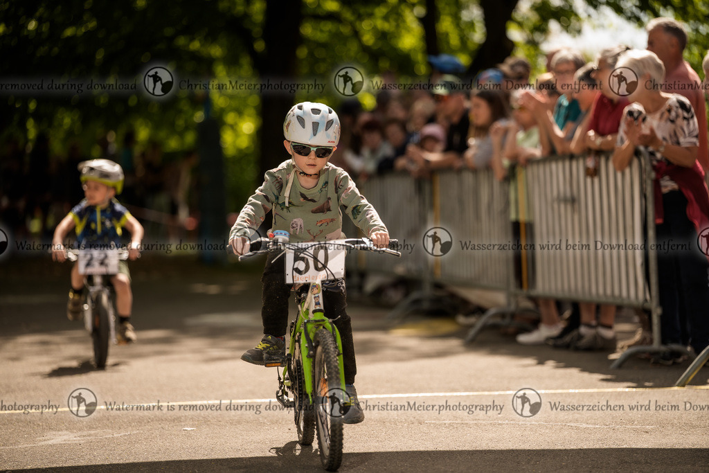 Eierlesen 2026 | Sie wurden bei einem Event oder Sportanlass fotografiert? Hier finden sie ihre Bilder! - Realisiert mit Pictrs.com