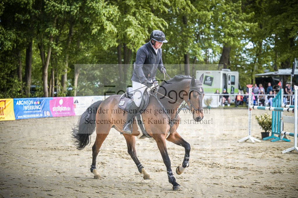 DOS_3110 | Entdecke hochwertige Reitturnierfotos von Foto Oger. Professionell, emotional und authentisch – jetzt Lieblingsmomente im Shop bestellen.Deutschlandweite Turnierfotografie. - Realisiert mit Pictrs.com