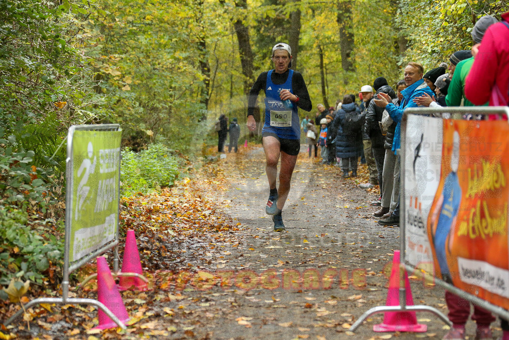 251026_1219_EX1_0083 | Sportfotografie im Rhein-Sieg Kreis, Köln, Bonn, NRW, Rheinland Pfalz, Hessen, etc. Unser Tätigkeitsfeld umfasst den Laufsport vom Volkslauf über den Marathon, Duathlon, Triathon bis zum Ultralauf wie Kölnpfad Ultra oder Schindertrail.