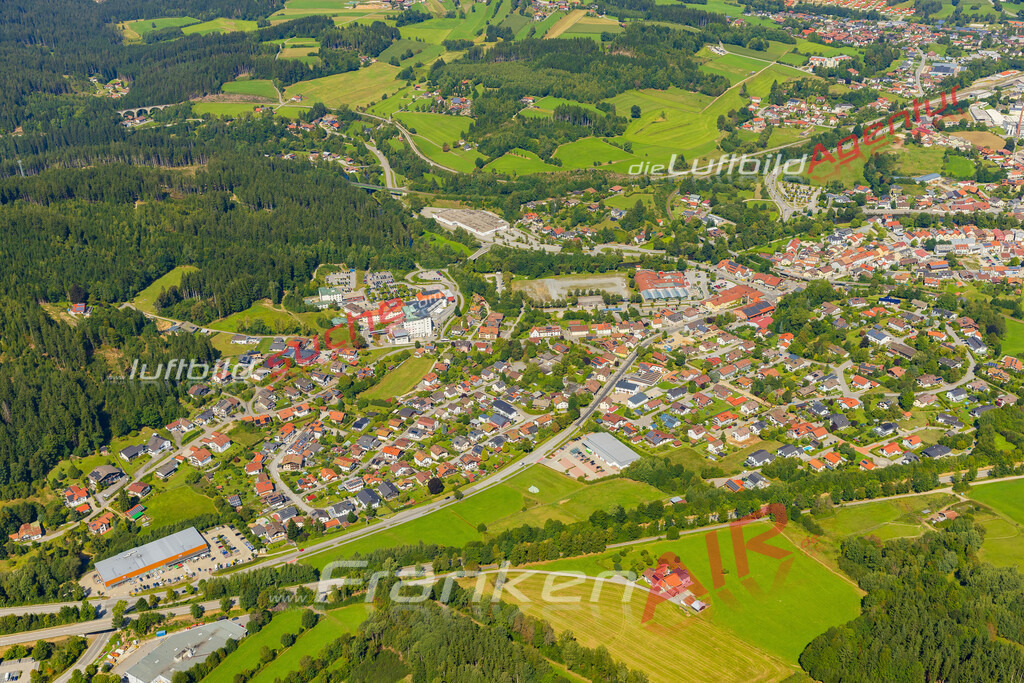 luftaufnahme-zwiesel-vs-google-maps-satelittenbilder-5281-jahr-2025 | Luftaufnahme der Stadt Zwiesel - Die Luftaufnahme wurde 2025 vom UL-Flugzeug heraus erstellt ( keine Drohne ) - Hochauflösende Luftaufnahme - für professionelle Ausdrucke geeignet. Die Geschenkidee !Mit Lizenz und Bildrechte bestellbar