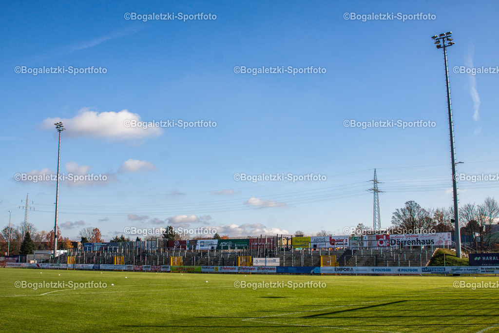 IMS-Arena, Velbert | IMS-Arena: Blick auf Gegengerade mit Gästeblock - Realisiert mit Pictrs.com