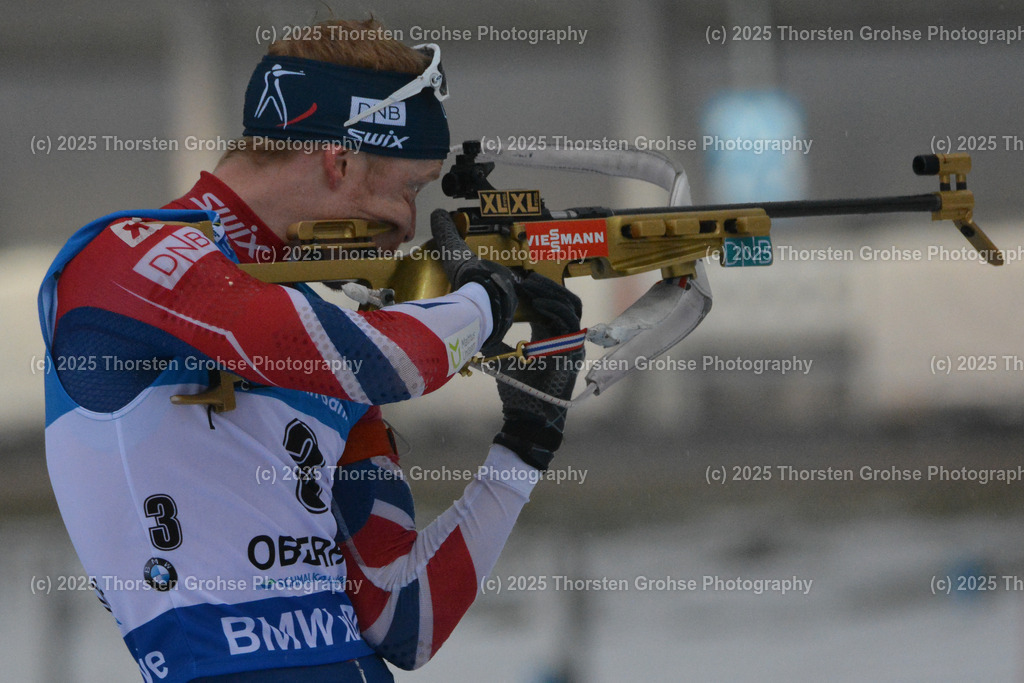 IBU WC Biathlon Oberhof 2018 | BOE Johannes Thingnes (NOR) am Schiessstand; IBU WC Biathlon Oberhof 2018, 12,5 km Verfolgung der Männer am 06.01.2018 in der DKB Ski Arena in Oberhof, (Deutschland) - Realisiert mit Pictrs.com