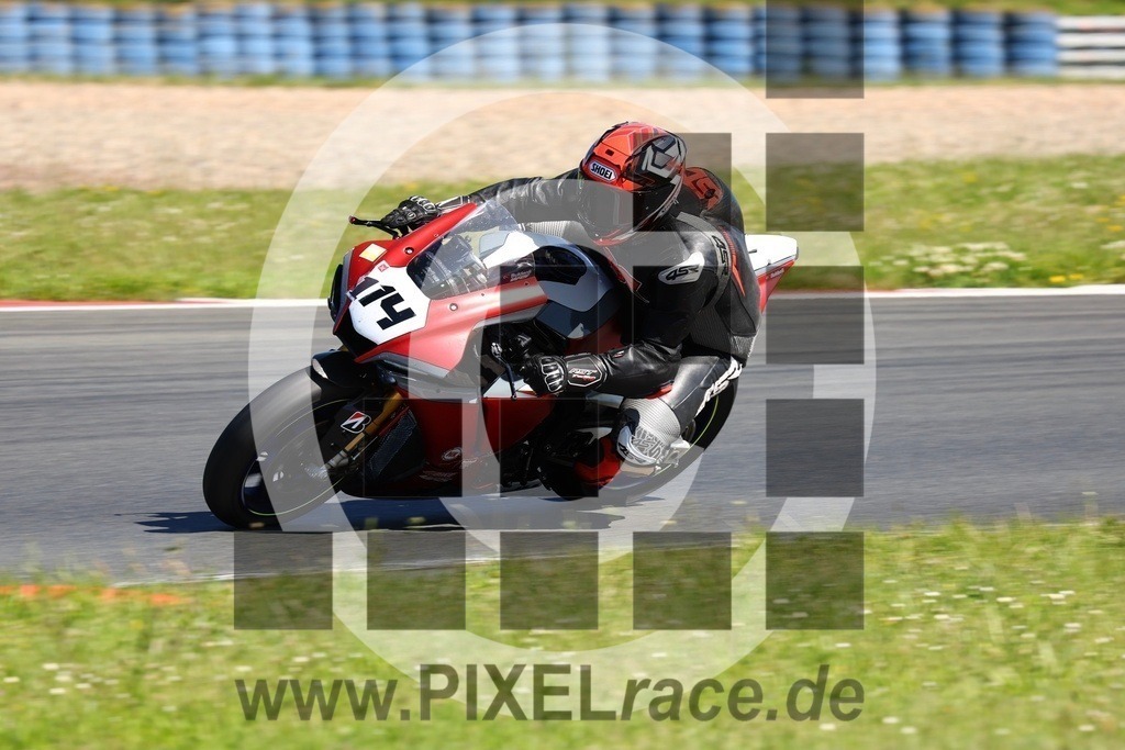 0114-20240609_14411 | Schöne Erinnerungen an spannende Momente - das festzuhalten ist unser Job. PIXELrace.de ist seit 2003 auf den Rennstrecken Europas unterwegs um die Action draußen beim Fahren und die wunderbare Stimmung imm Fahrerlager für euch einzufangen.