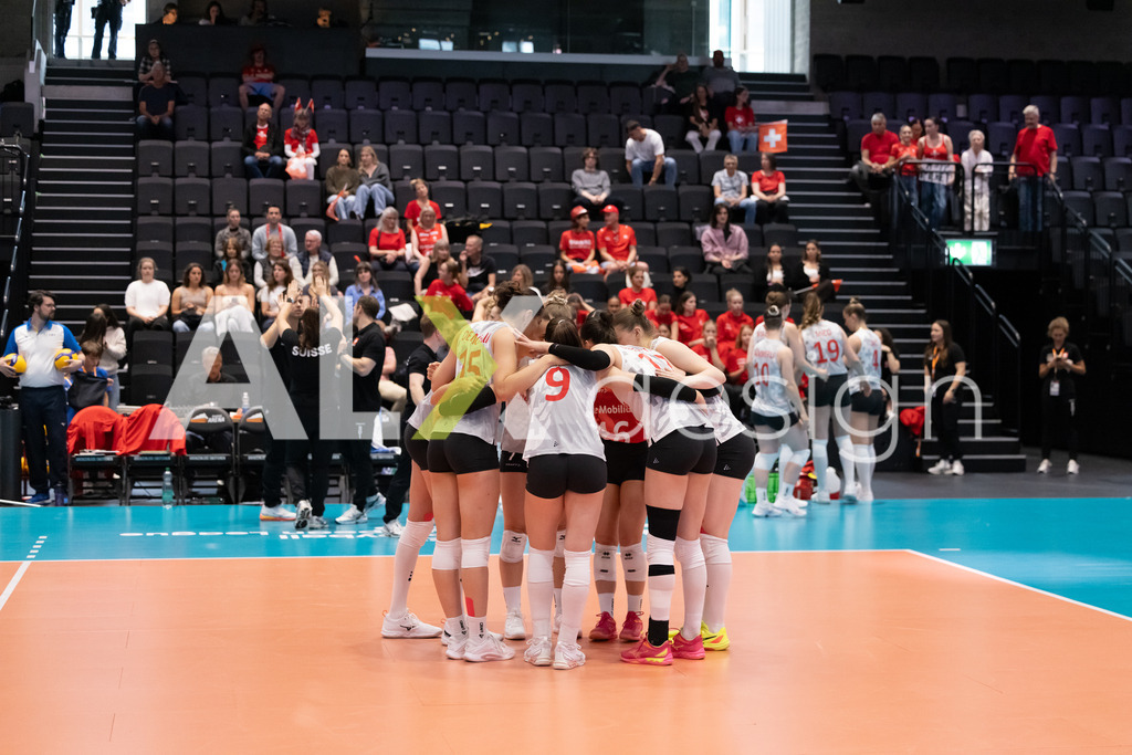 Georgia v Switzerland - CEV European League Women | KRIENS, SWITZERLAND - JUNE 12: Team of Switzerland during the CEV European League match between Georgia and Switzerland at Pilatus Arena on June 12, 2026 in Kriens, Switzerland. - Realisiert mit Pictrs.com