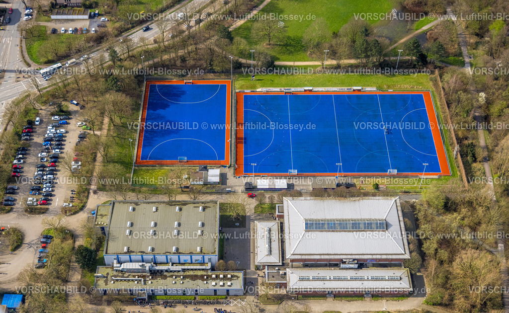 Dinslaken240308650 | Luftbild, Sportplatz mit blauem Feld Hockeyabteilung des TV Jahn Dinslaken-Hiesfeld 1906 e.V., Sporthalle, Hiesfeld, Dinslaken, Nordrhein-Westfalen, Deutschland