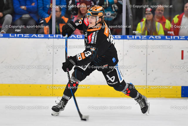 AUT, ICE, Black Wings Linz vs Pioneers Vorarlberg | 26.10.2022, Eishalle Linz, AUT, ICE Eishockey Liga, Black Wings Linz vs Pioneers Vorarlberg, im Bild Patrick Soellinger (BWL)


// ICE bet-at-home Hockey League Match between Black Wings Linz and Pioneers Vorarlberg in Linz, Austria on 2022/10/26