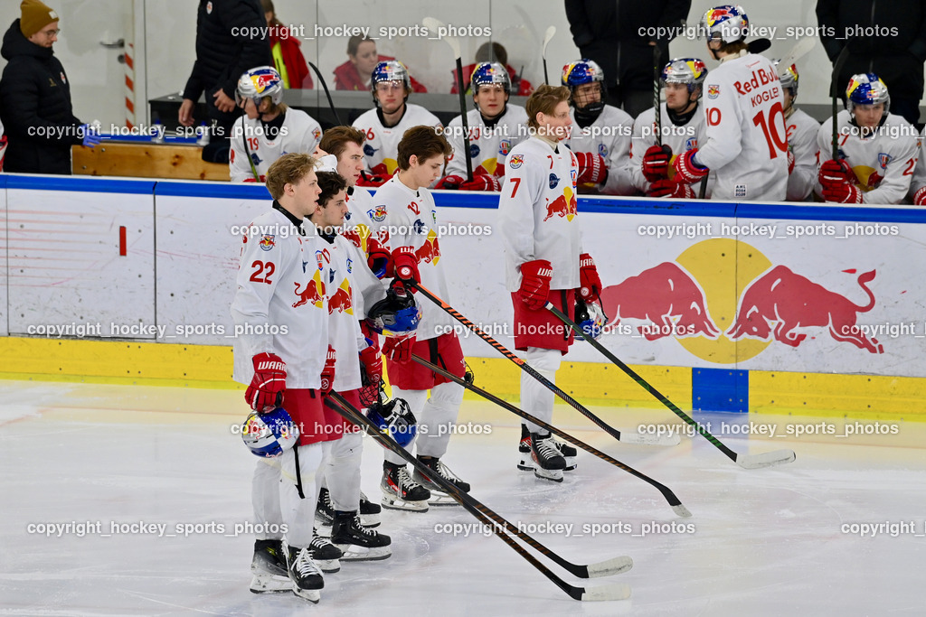 RED BULL HOCKEY JUNIORS vs. EK DIE ZELLER EISBÄREN | Starting six RED BULL HOCKEY JUNIORS, #22 Baumann Fabian RED BULL HOCKEY JUNIORS, #12 Kolarik Leon RED BULL HOCKEY JUNIORS, #7 Wurzer Maximilian RED BULL HOCKEY JUNIORS, RED BULL HOCKEY JUNIORS vs. EK DIE ZELLER EISBÄREN, RED BULL HOCKEY JUNIORS vs. EK DIE ZELLER EISBÄREN am 14.01.2025 in Salzburg (Eisarena Salzburg), Austria, (Photo by Bernd Stefan)