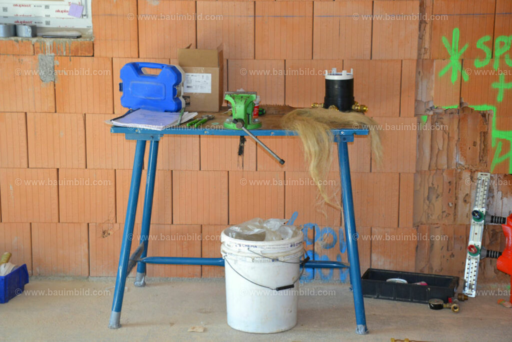 bib-lg15-sanitaer-0009 | Nach LV-Leistungsgruppen sortierte Detailfotos über den Bau eines Hauses. Alle Hausbau-Bilder direkt vom Urheber und Autor der Website Haus-Selber-Bauen.com