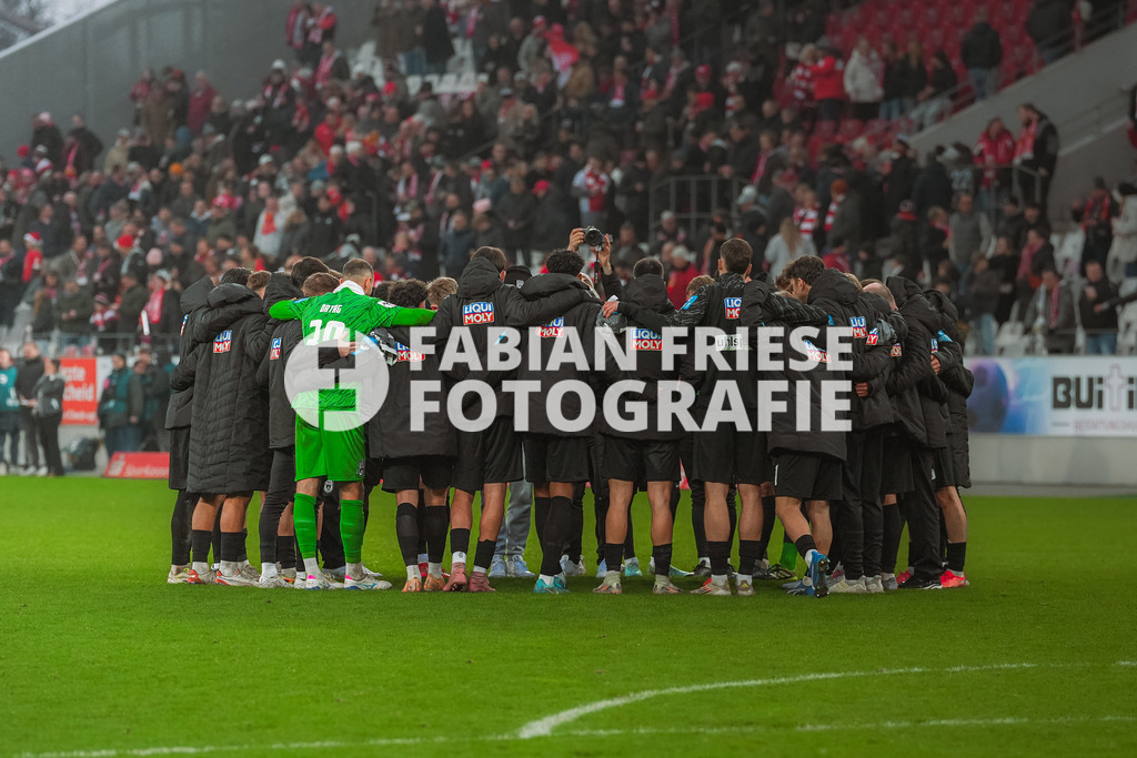 GER Rot-Weiss Essen vs. SSV Ulm, Fussball, 3. Liga, Spieltag 19, Saison 2025/2026, 20.12.2025 | GER Rot-Weiss Essen vs. SSV Ulm, Fussball, 3. Liga, Spieltag 19, Saison 2025/2026, 20.12.2025Foto: Fabian Friese - Realisiert mit Pictrs.com