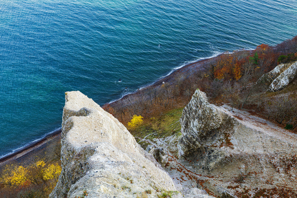Kreidefelsen im Herbst an der Küste der Ostsee auf der Insel Rügen | Kreidefelsen im Herbst an der Küste der Ostsee auf der Insel Rügen.
