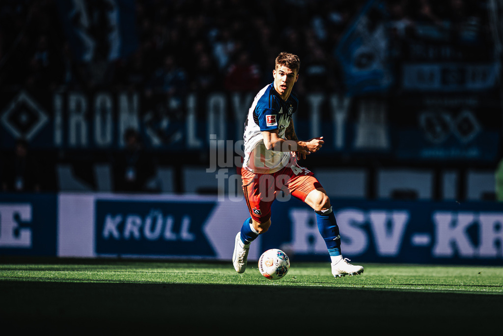 Fußball | Männer | Saison 2025/2026 | 1. Fußball-Bundesliga | 28. Spieltag | Hamburger SV vs. FC Augsburg | 04.04.2026 | Luka Vuskovic (#44, HSV)