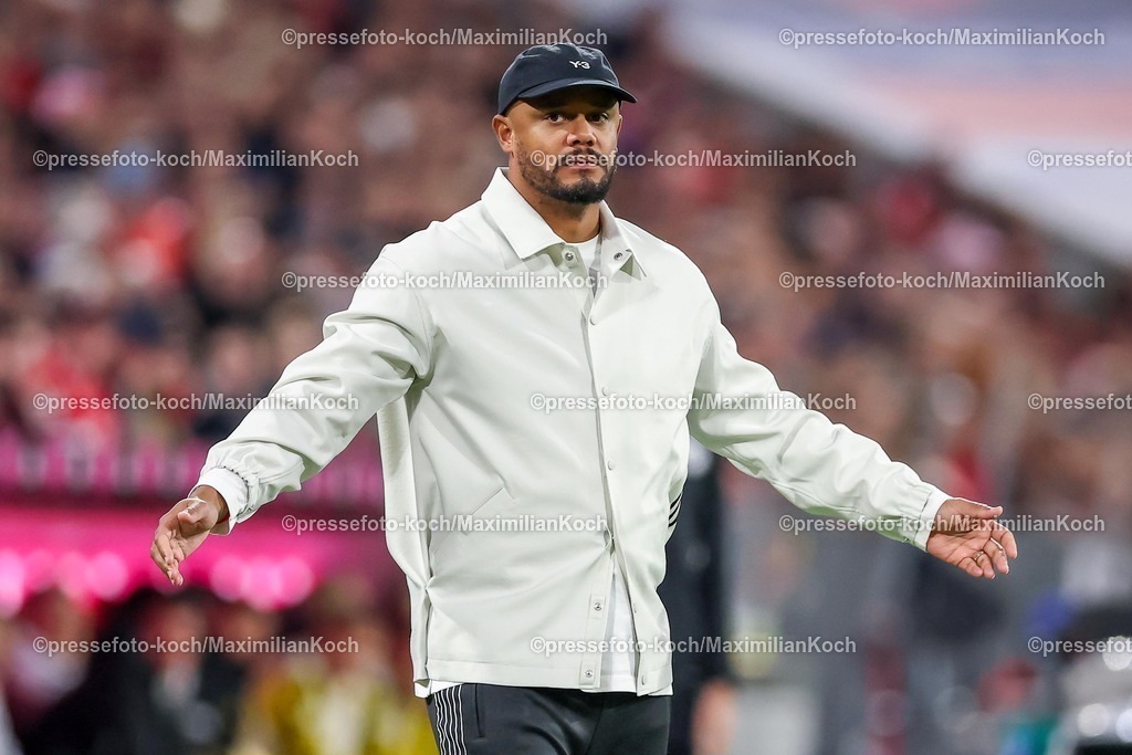 FCB18102501096 | 18.10.2025, Fußball, FC Bayern München - Borussia Dortmund, 1. Fußball Bundesliga, 7. Spieltag, Allianz Arena, Saison 2025 2026: Cheftrainer Vincent Kompany (FC Bayern Muenchen #hc) gestikulierend am Spielfeldrand DFB regulations prohibit any use of photographs as image sequences and or quasi-video.