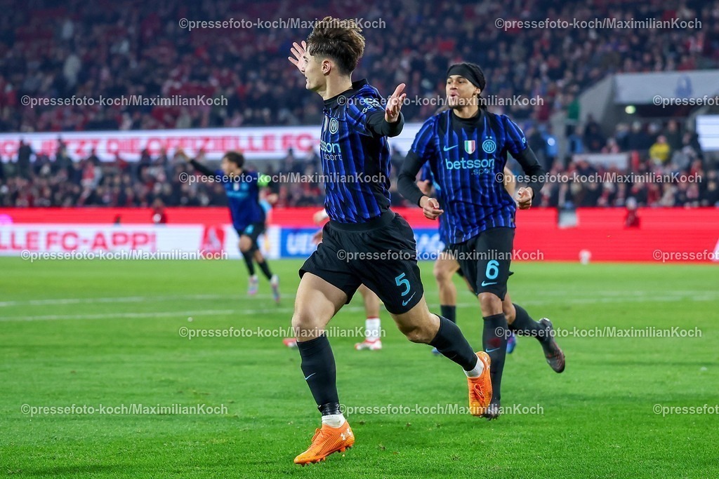 1FC04022601062 | 04.02.2026, Fußball, UEFA Youth League, U19 1. FC Köln - Inter Mailand, Sechzehntelfinale, RheinEnergie-STADION, Saison 2025 2026: Torjubel nach dem Tor zum 1:0 durch Torschütze Leonardo Bovio (FC Internazionale Milano #05)    DFB regulations prohibit any use of photographs as image sequences and or quasi-video.
