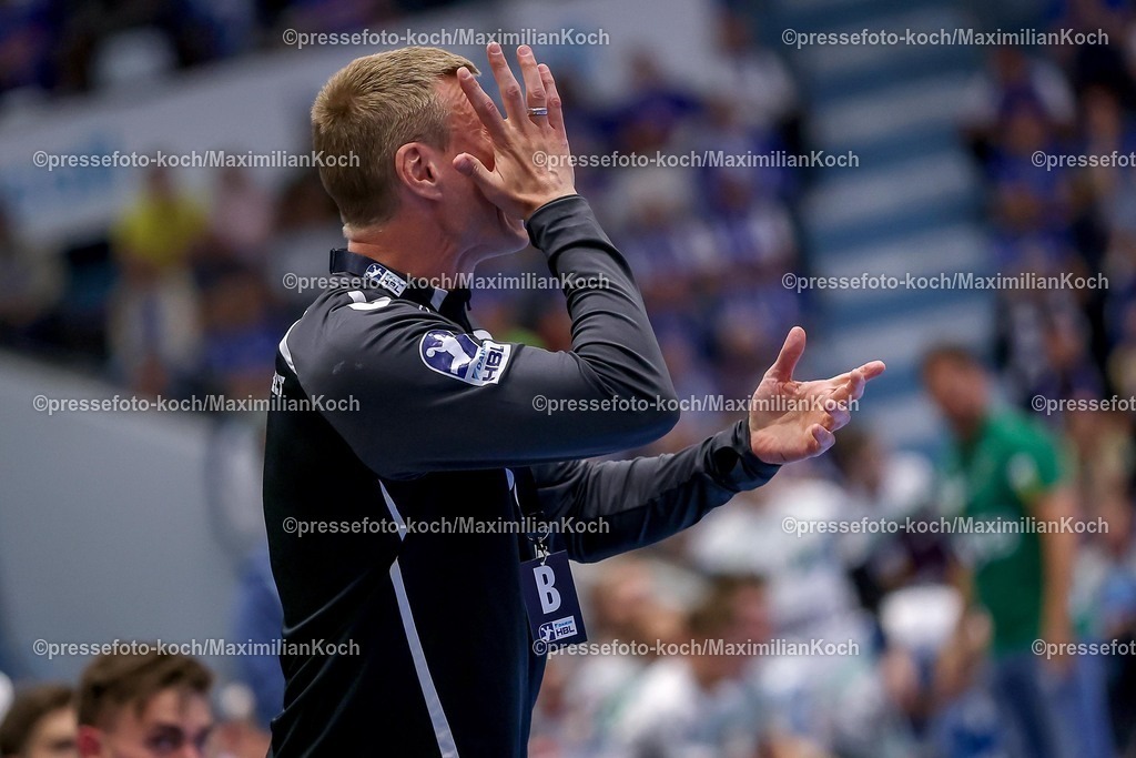 Gum30042601079 | 30.04.2026, Handball, 1. HBL, VfL Gummersbach - Frisch Auf! Göppingen, Saison 2025 / 2026 Herren, Schwalbe-Arena: Cheftrainer Guojon Valur Sigurosson (VfL Gummersbach #hc) gestikulierend am Spielfeldrand  
