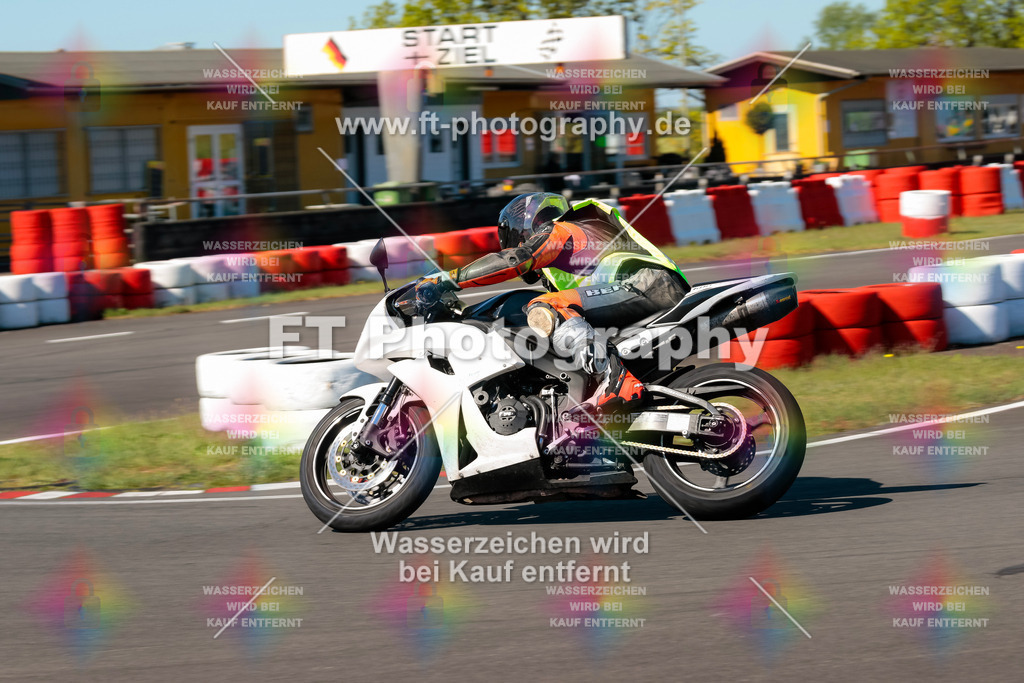 Moto-TeamOBK-21678 | Hier findet Ihr Bilder von Touristenfahrten auf der Nürburgring Nordschleife oder von anderen Veranstaltungen die ich besucht habe. Viel Spass beim Durch Schauen 