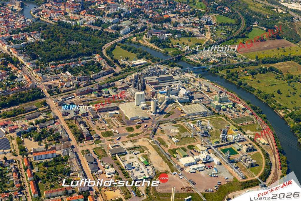 Bergstadt Bernburg Bild- Das Luftbild wurde 2025 vom UL-Flugzeug heraus erstellt ( keine Drohne bzw. Drohnenaufnahme ) - Hochauflösende Luftaufnahme -Nicht vergleichbar mit Google Maps oder Satelittenbilder- Die Geschenkidee !Mit Lizenz und Bildrechte bestellbar - CC