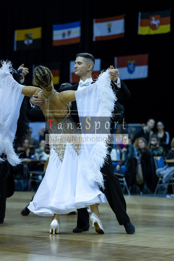 20241102_DC_HGR_Std_09240 | Tanzsportbilder, Standardtanz, Lateintanz, WDSF, DTV, LTVB, dancecomp, goc, hessen tanzt, blaues band der spree, walzer, tango, wiener walzer, slowfox, quickstepp, samba, rumba, cha-cha-cha, paso doble. jive, hd-kroft photography, turniertanzsport