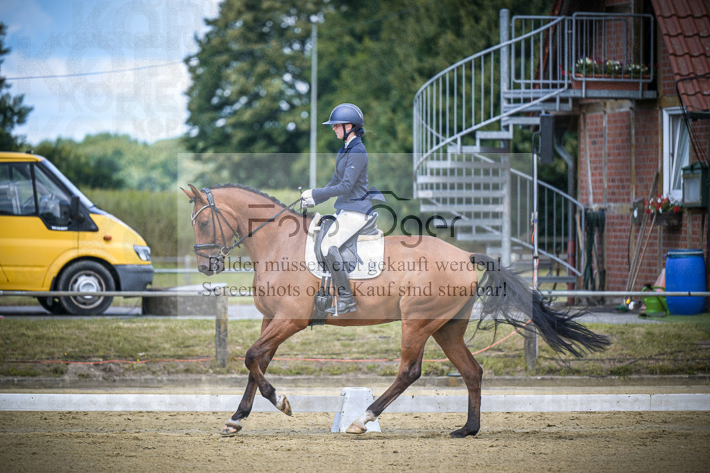 DOS_3950 | Entdecke hochwertige Reitturnierfotos von Foto Oger. Professionell, emotional und authentisch – jetzt Lieblingsmomente im Shop bestellen.Deutschlandweite Turnierfotografie. - Realisiert mit Pictrs.com
